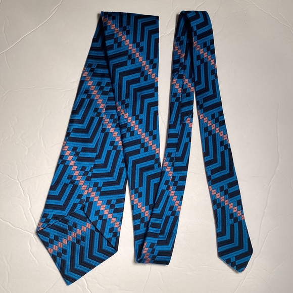 Like New Vintage 60s Textured Acetate Imported Necktie - Picture 8 of 12